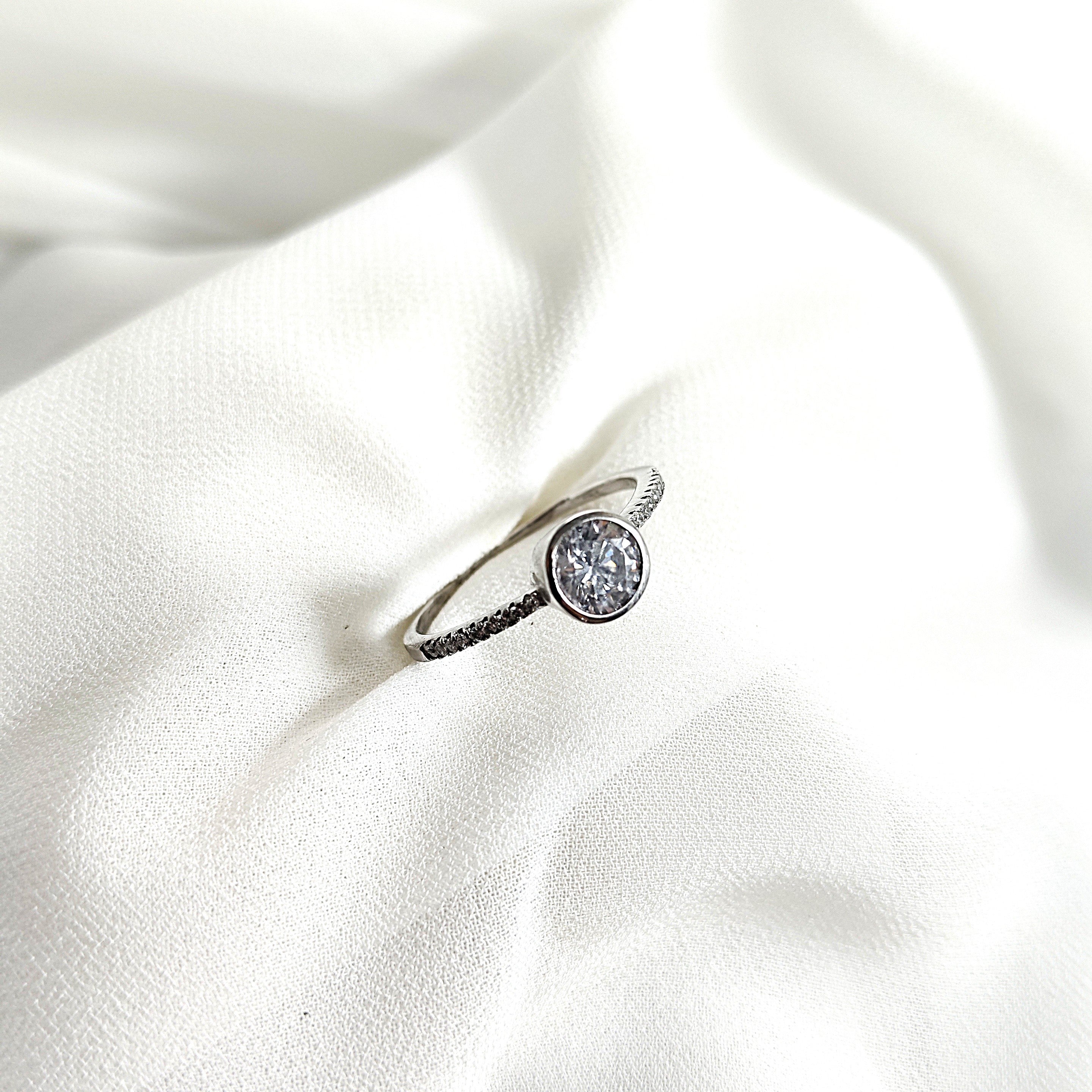 Bague en argent 925 solitaire moderne – Élégance intemporelle Bague en argent 925 solitaire moderne – Élégance intemporelle