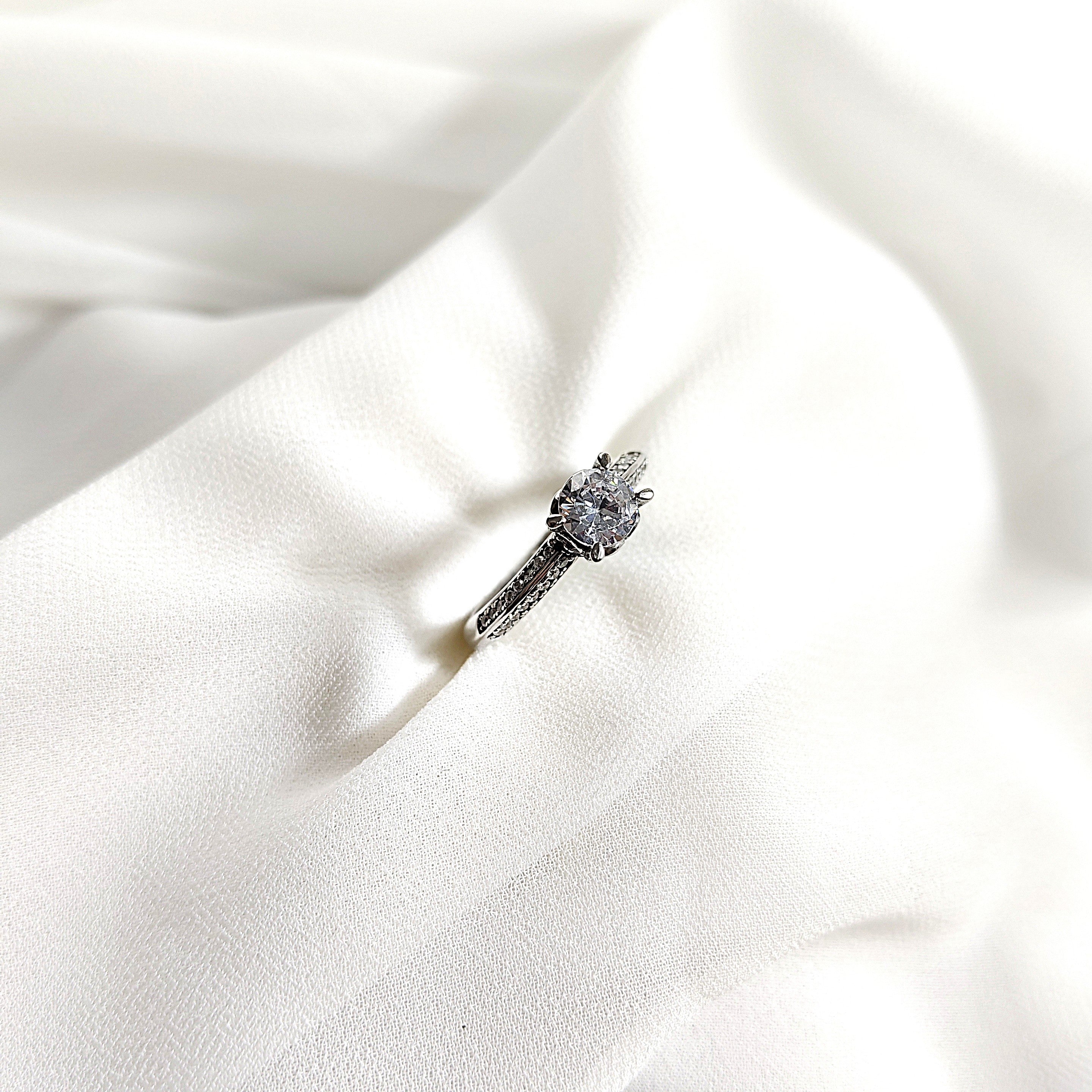 Bague en argent 925 solitaire diamanté – Élégance éternelle Bague en argent 925 solitaire diamanté – Élégance éternelle