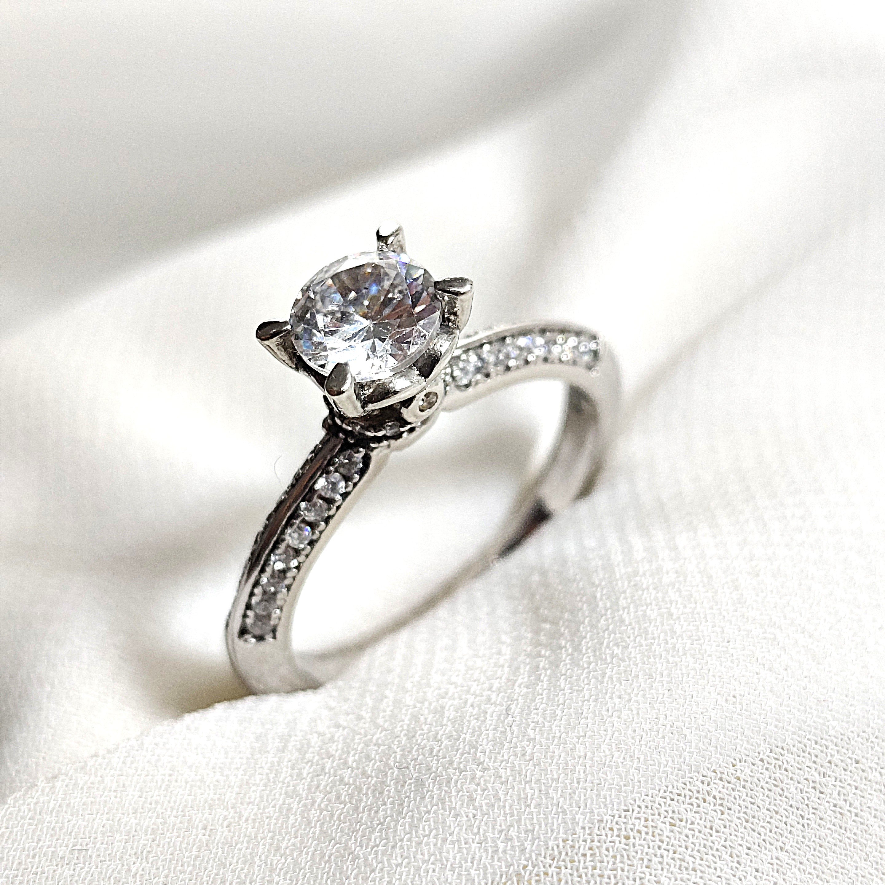 Bague en argent 925 solitaire diamanté – Élégance éternelle Bague en argent 925 solitaire diamanté – Élégance éternelle