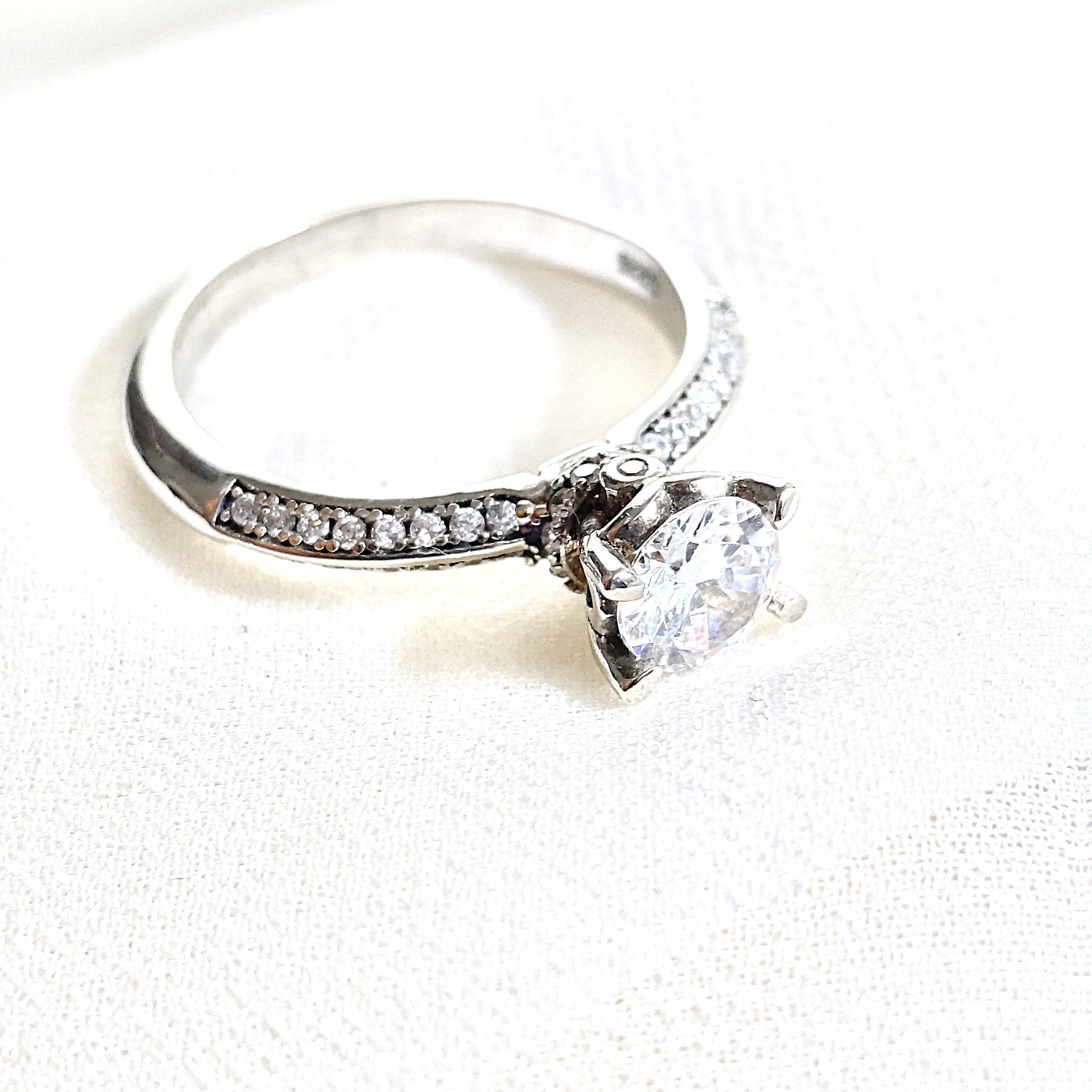 Bague en argent 925 solitaire diamanté – Élégance éternelle Bague en argent 925 solitaire diamanté – Élégance éternelle