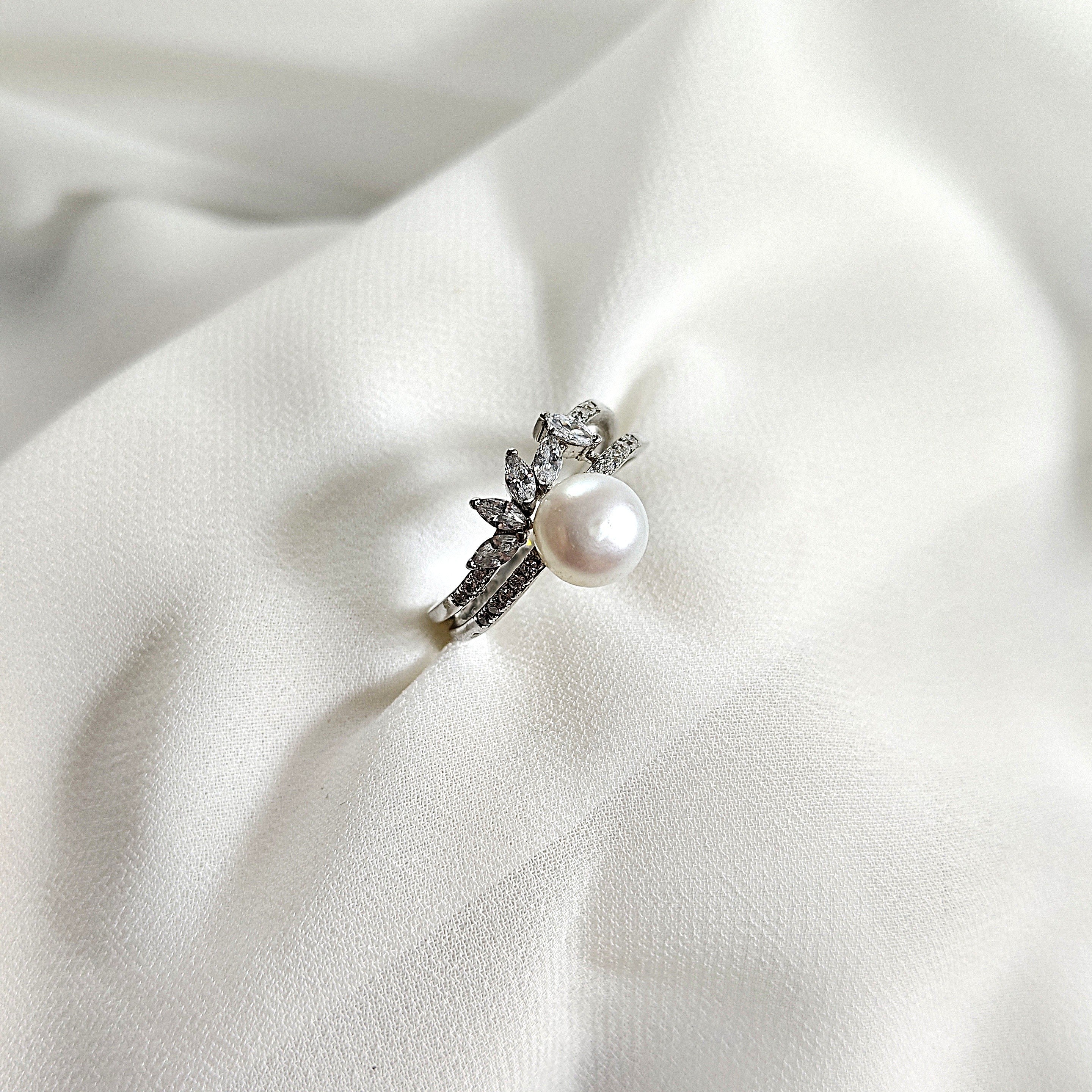 Bague en argent 925 perle et zircons – Élégance royale Bague en argent 925 perle et zircons – Élégance royale