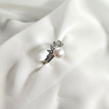 Bague en argent 925 perle et zircons – Élégance royale Bague en argent 925 perle et zircons – Élégance royale