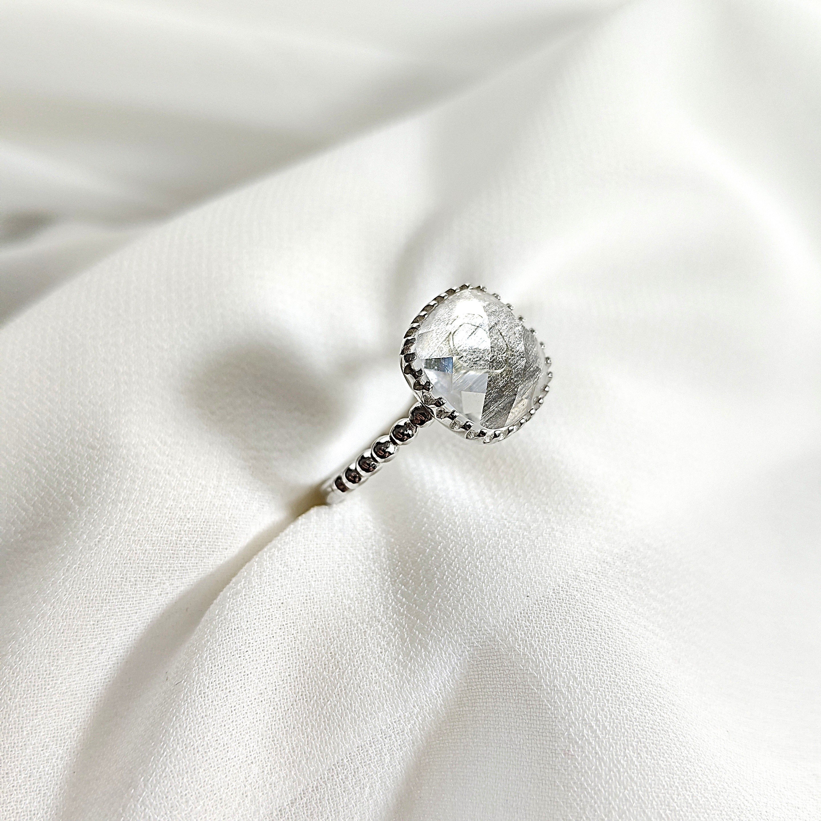 Bague en argent 925 avec pierre transparente – Élégance contemporaine Bague en argent 925 avec pierre transparente – Élégance contemporaine