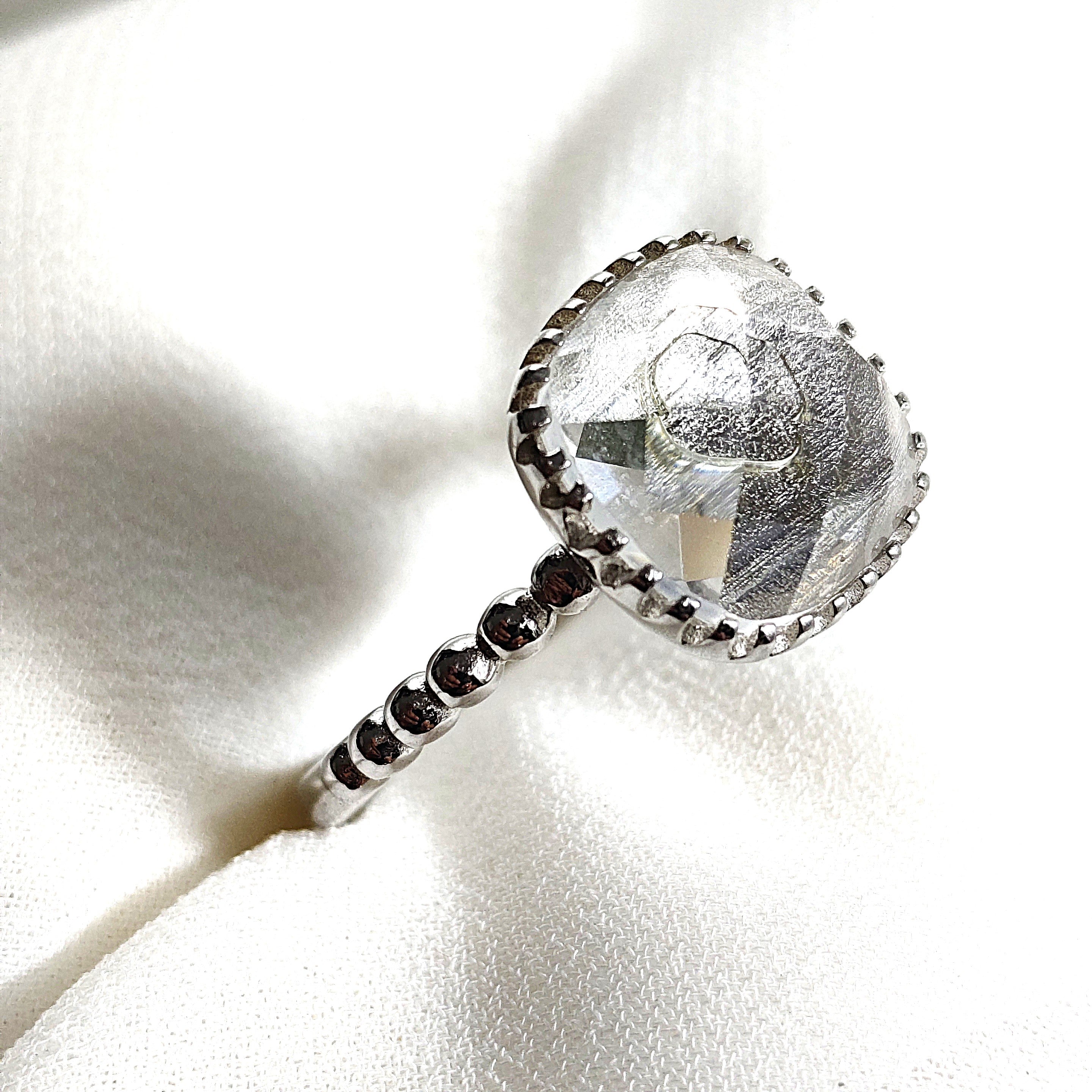Bague en argent 925 avec pierre transparente – Élégance contemporaine Bague en argent 925 avec pierre transparente – Élégance contemporaine
