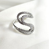 Bague en argent 925 forme ondulée sertie de zircons – Élégance moderne Bague en argent 925 forme ondulée sertie de zircons – Élégance moderne
