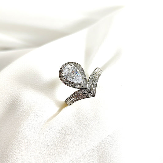 Bague en argent 925 avec pierre en goutte sertie de zircons – Éclat royal