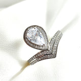 Bague en argent 925 avec pierre en goutte sertie de zircons – Éclat royal Bague en argent 925 avec pierre en goutte sertie de zircons – Éclat royal