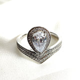 Bague en argent 925 avec pierre en goutte sertie de zircons – Éclat royal Bague en argent 925 avec pierre en goutte sertie de zircons – Éclat royal