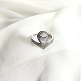 Bague en argent 925 avec pierre en goutte sertie de zircons – Éclat royal Bague en argent 925 avec pierre en goutte sertie de zircons – Éclat royal