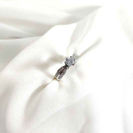 Bague en argent 925 avec zircon central – Élégance intemporelle