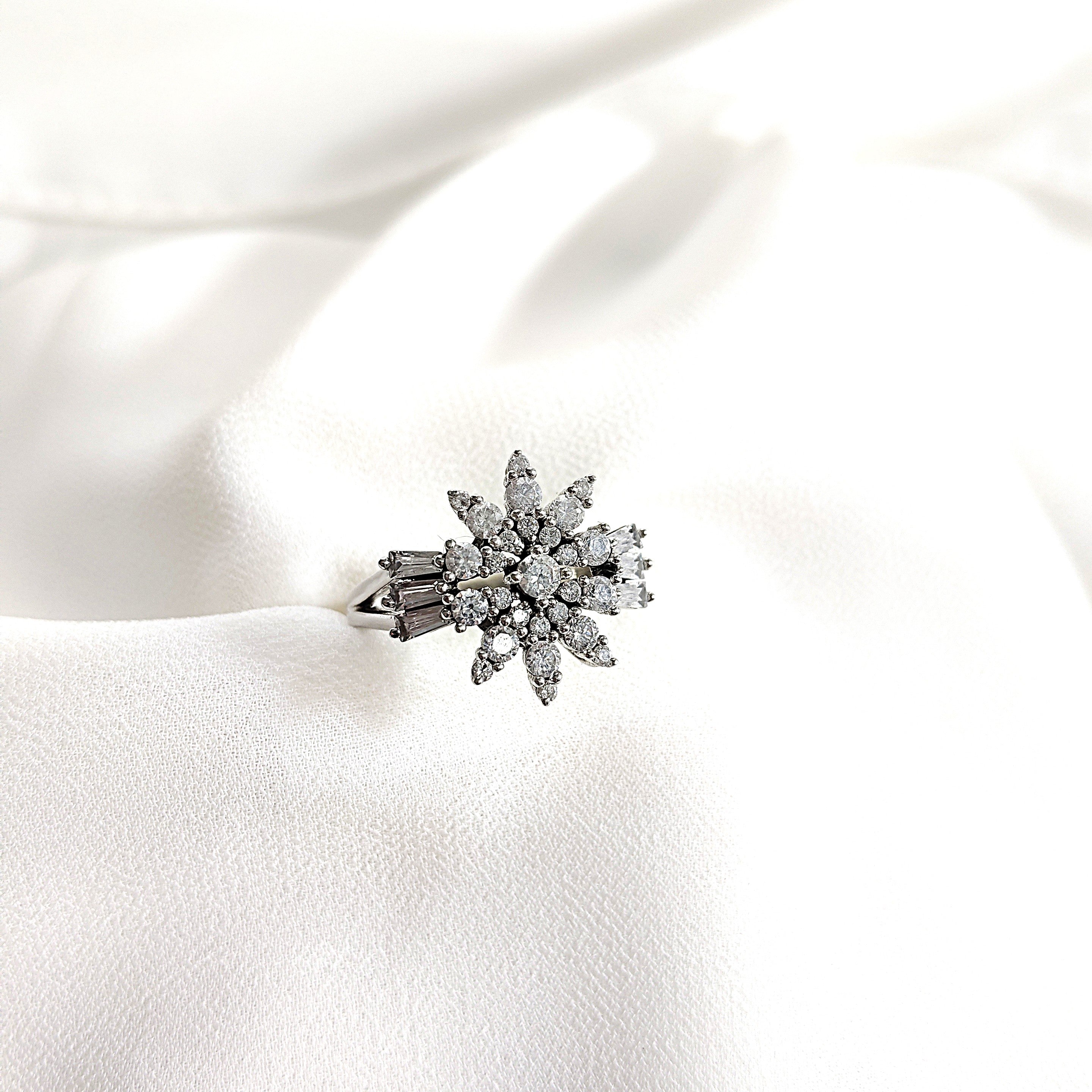 Bague en argent 925 fleur étincelante – Élégance royale Bague en argent 925 fleur étincelante – Élégance royale