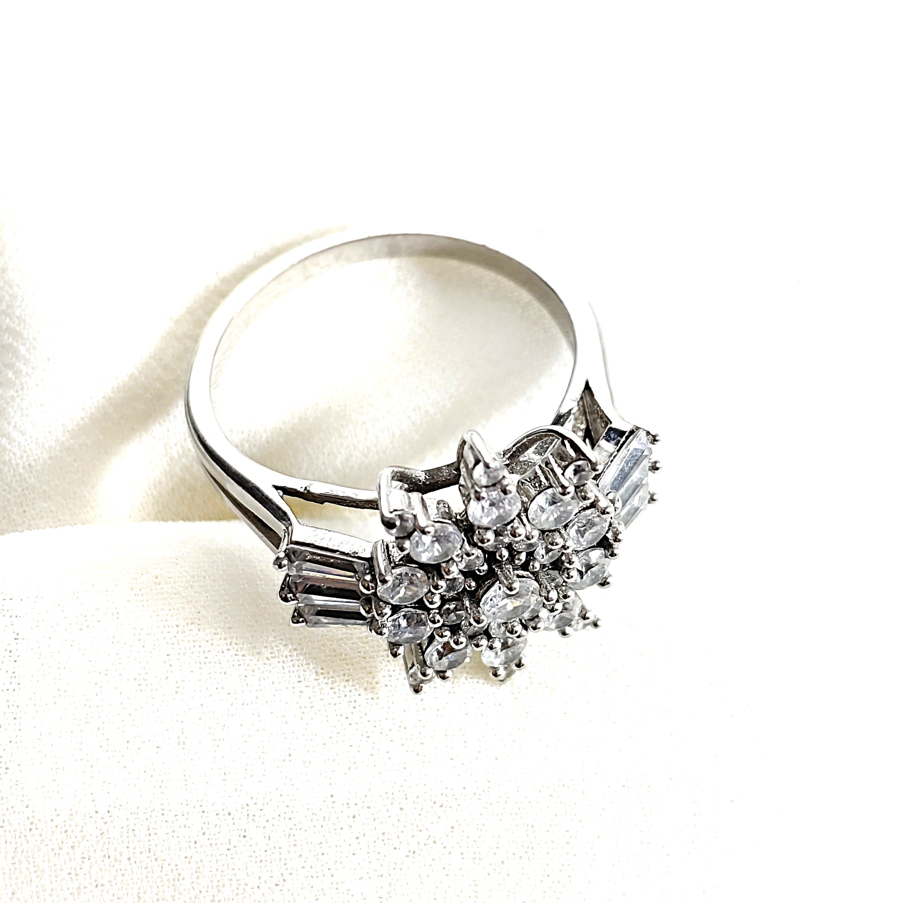 Bague en argent 925 fleur étincelante – Élégance royale Bague en argent 925 fleur étincelante – Élégance royale