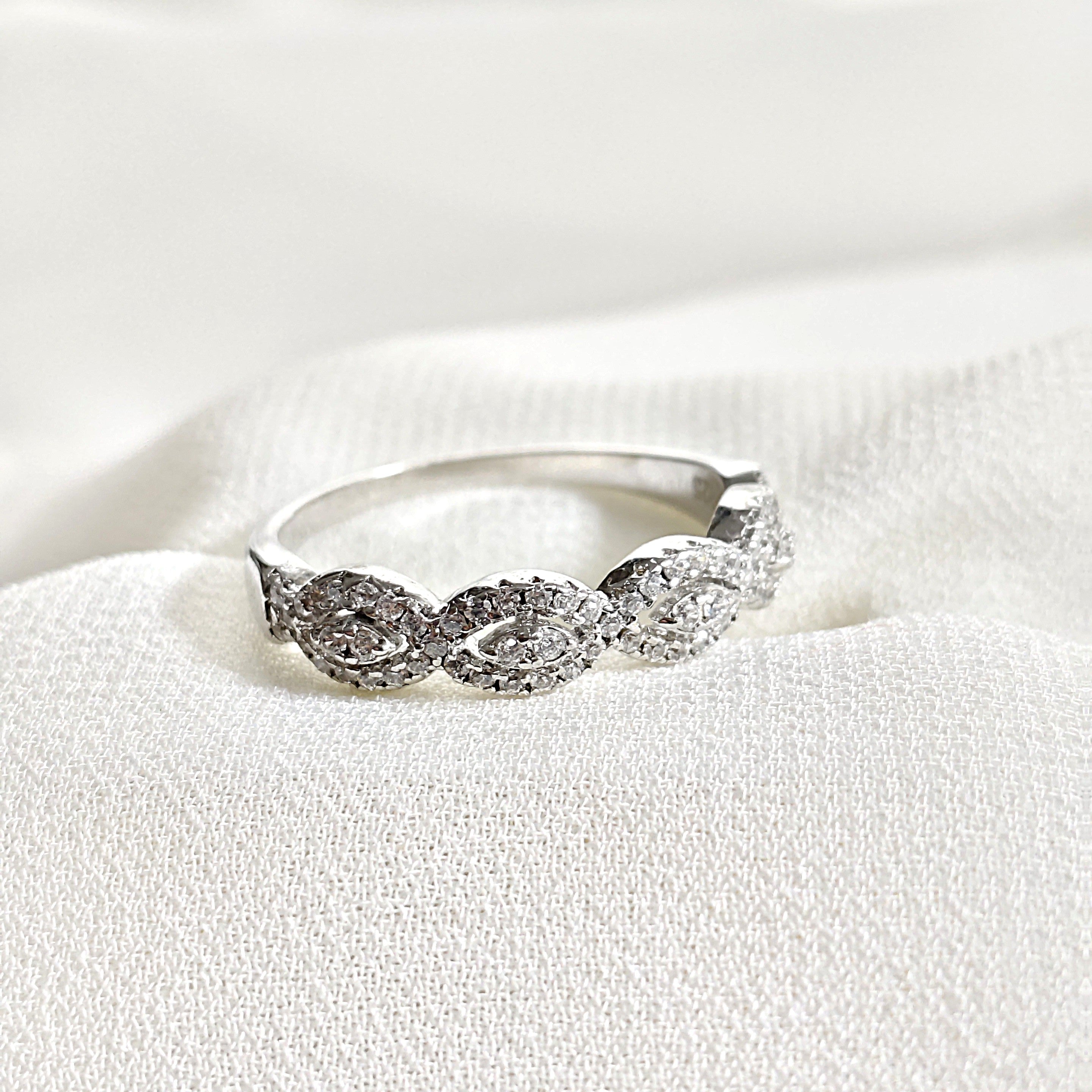 Bague en argent 925 sertie de zircons – Élégance Feuillage Bague en argent 925 sertie de zircons – Élégance Feuillage
