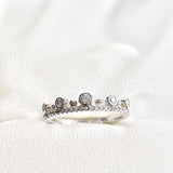 Bague couronne en argent 925 sertie de zircons – Reine d’Éclat Bague couronne en argent 925 sertie de zircons – Reine d’Éclat