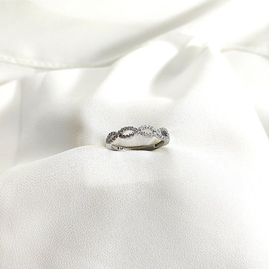 Bague en argent 925 entrelacée de zircons – Élégance Intemporelle