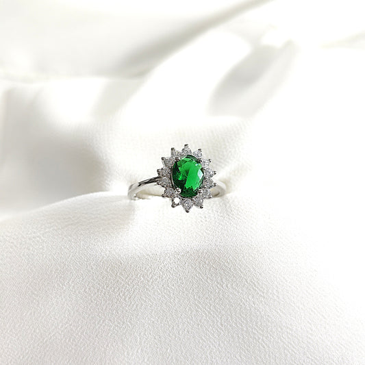 Bague en argent 925 pierre verte ovale et zircons – Élégance Royale