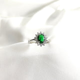 Bague en argent 925 pierre verte ovale et zircons – Élégance Royale Bague en argent 925 pierre verte ovale et zircons – Élégance Royale