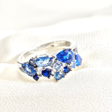 Bague en argent 925 avec pierres bleues dégradées – Océan d’Éclat Bague en argent 925 avec pierres bleues dégradées – Océan d’Éclat
