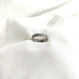 Bague en argent 925 pavée de zircons – Élégance Éternelle Bague en argent 925 pavée de zircons – Élégance Éternelle
