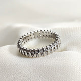 Bague en argent 925 pavée de zircons – Élégance Éternelle Bague en argent 925 pavée de zircons – Élégance Éternelle