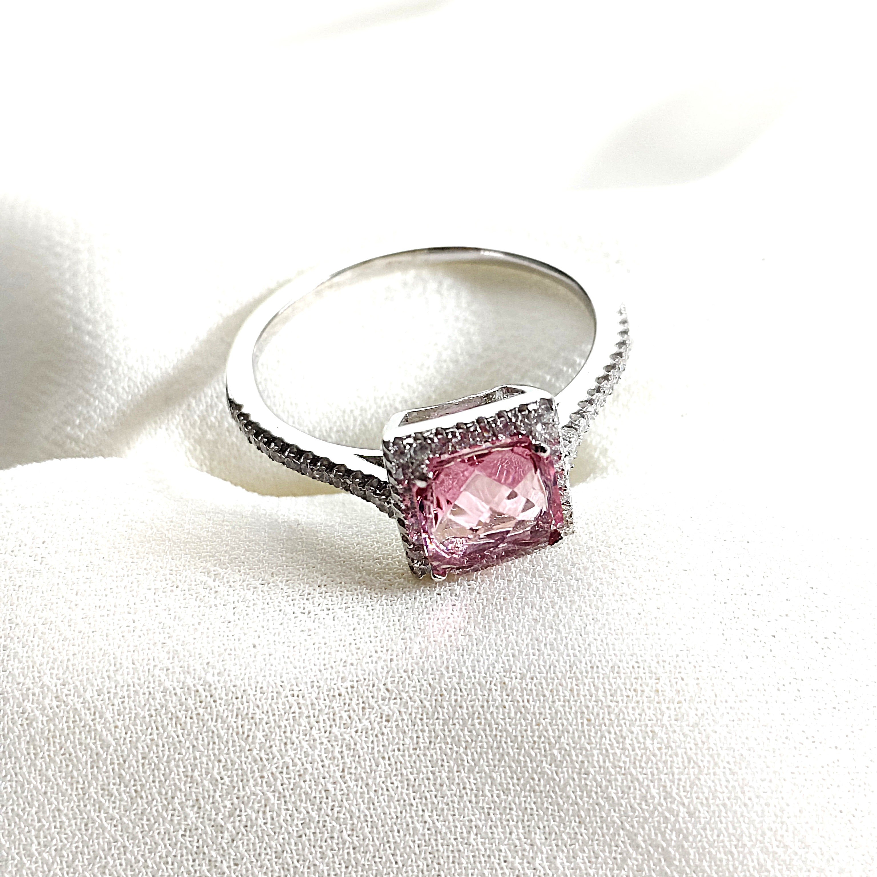 Bague en argent 925 avec pierre rose – Douceur Rosée Bague en argent 925 avec pierre rose – Douceur Rosée