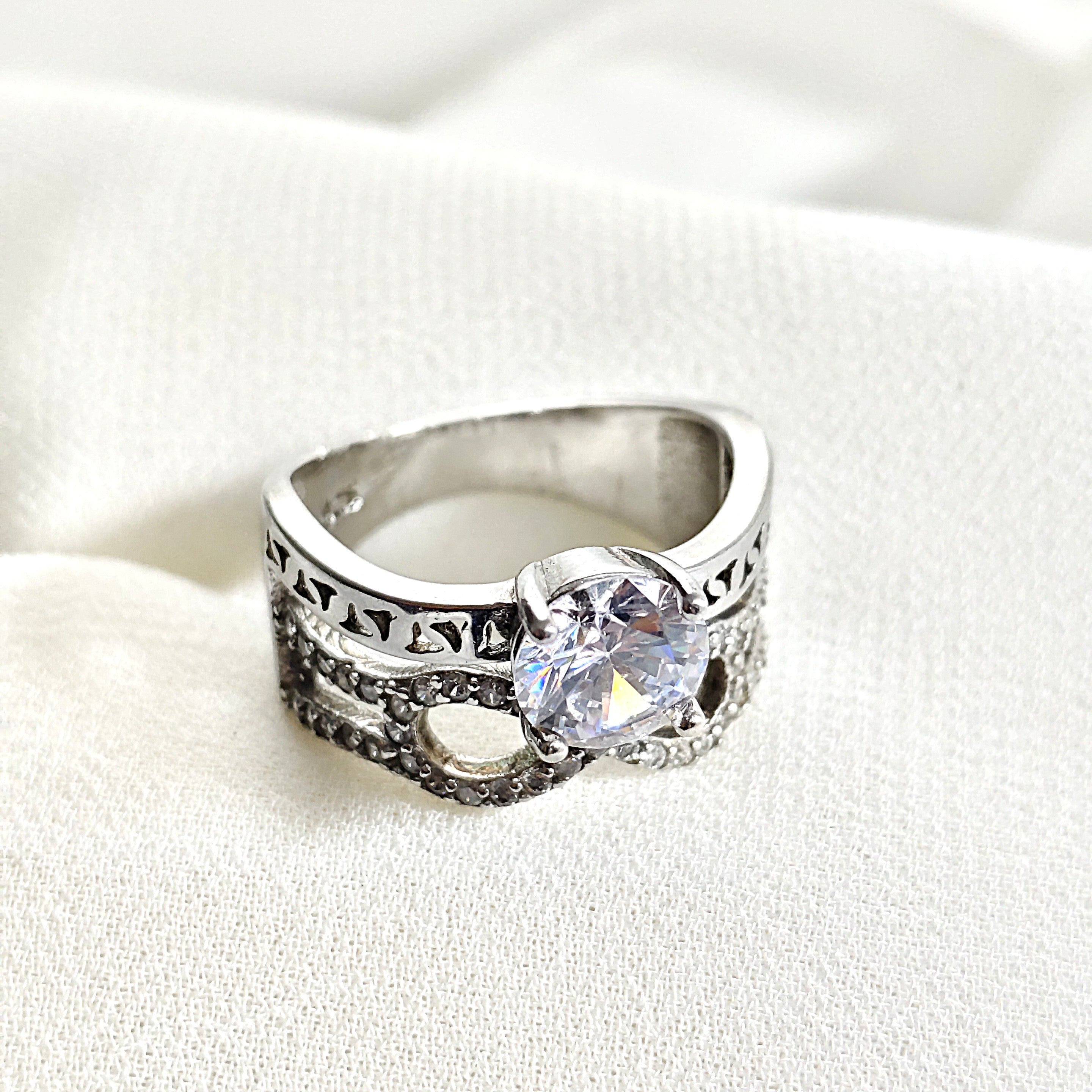 Bague en argent 925 symbole infini – Éternelle Élégance Bague en argent 925 symbole infini – Éternelle Élégance