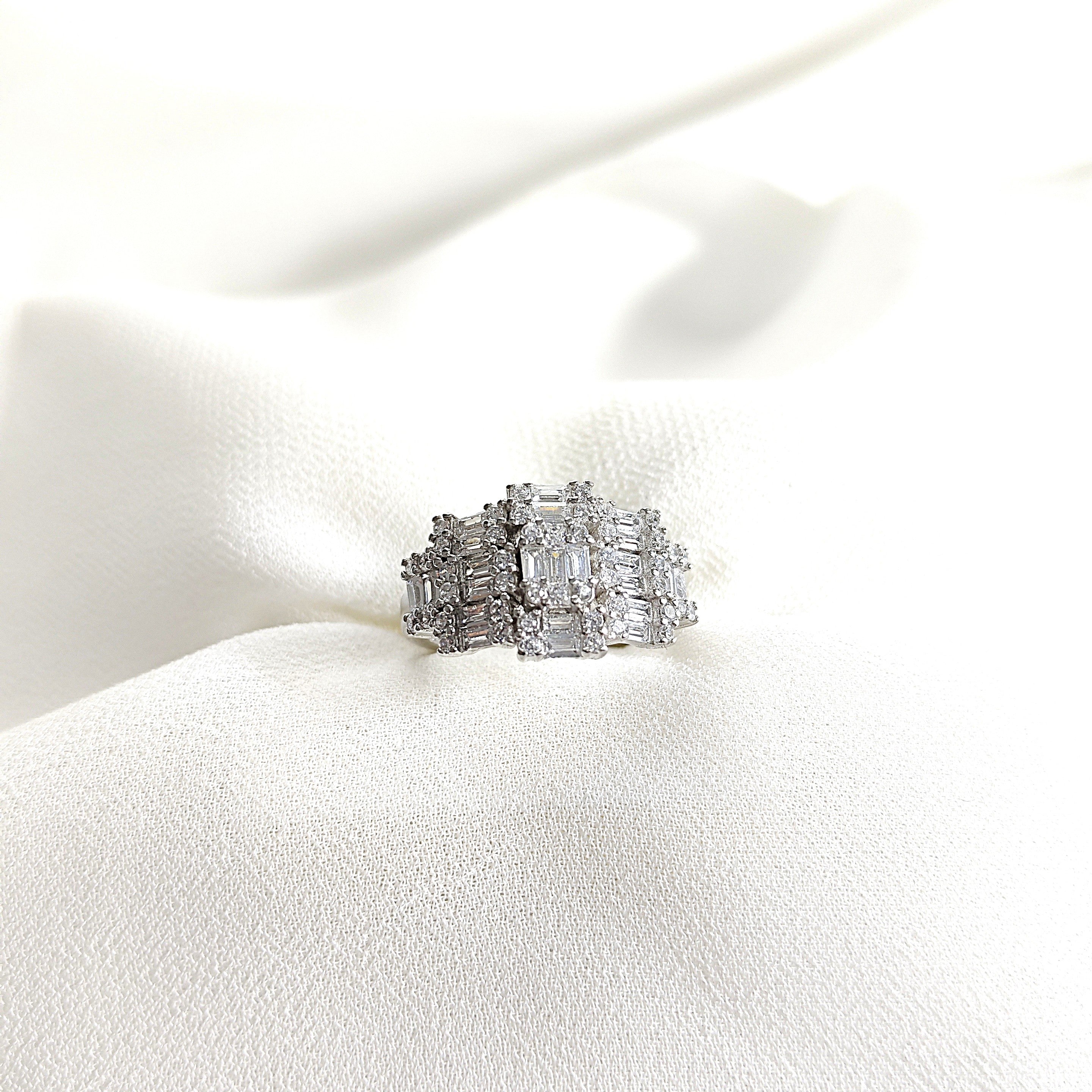 Bague en argent 925 pavée de zircons baguette – Prestige Royal Bague en argent 925 pavée de zircons baguette – Prestige Royal