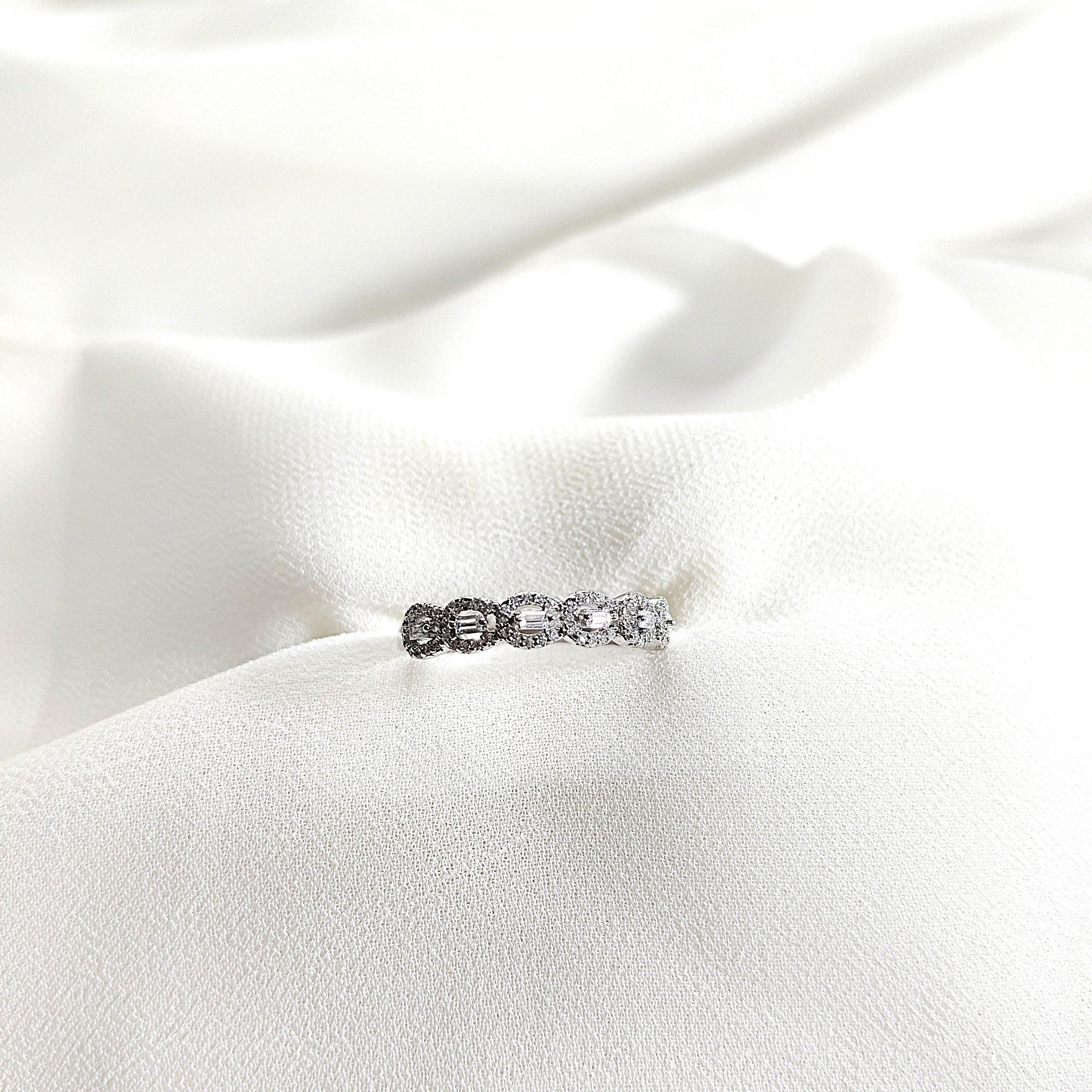 Bague en argent 925 “Élégance Éternelle” – Zircons taille baguette Bague en argent 925 “Élégance Éternelle” – Zircons taille baguette