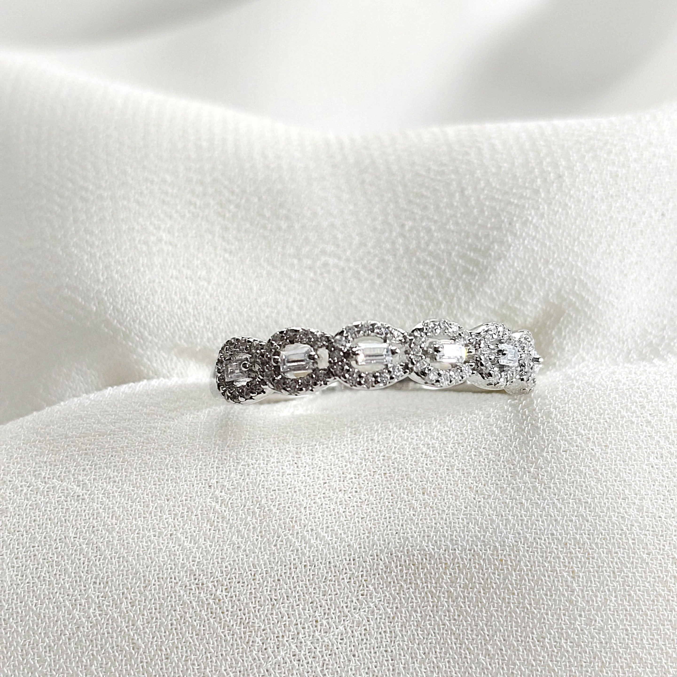 Bague en argent 925 “Élégance Éternelle” – Zircons taille baguette Bague en argent 925 “Élégance Éternelle” – Zircons taille baguette