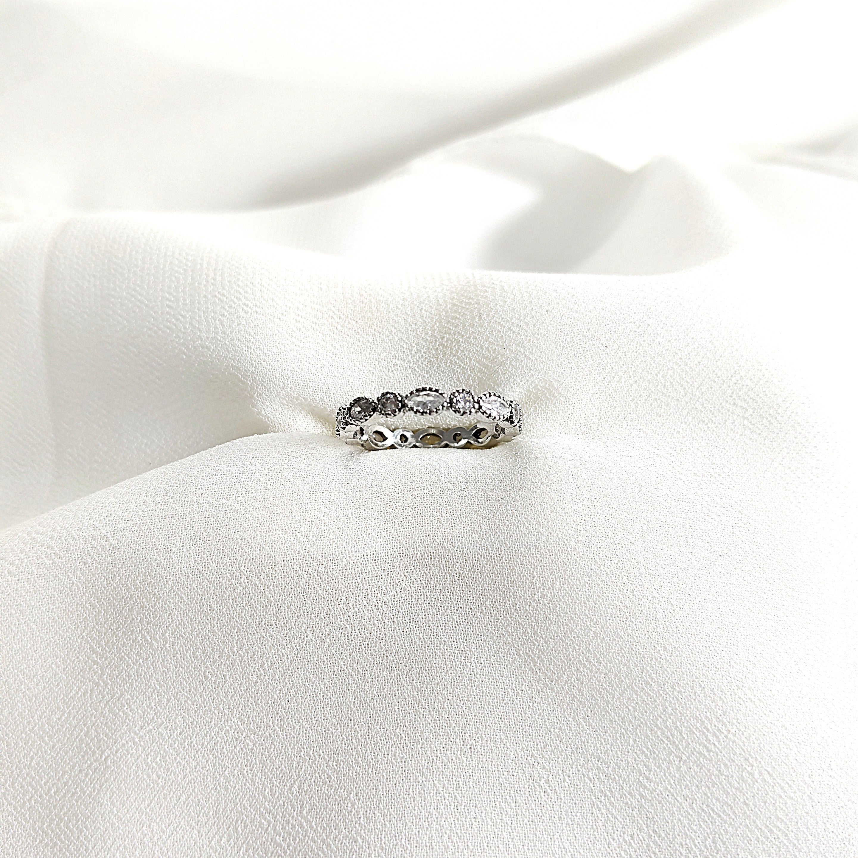 Bague en argent 925 “Élégance Éternelle” – Zircons taille baguette Bague en argent 925 “Élégance Éternelle” – Zircons taille baguette