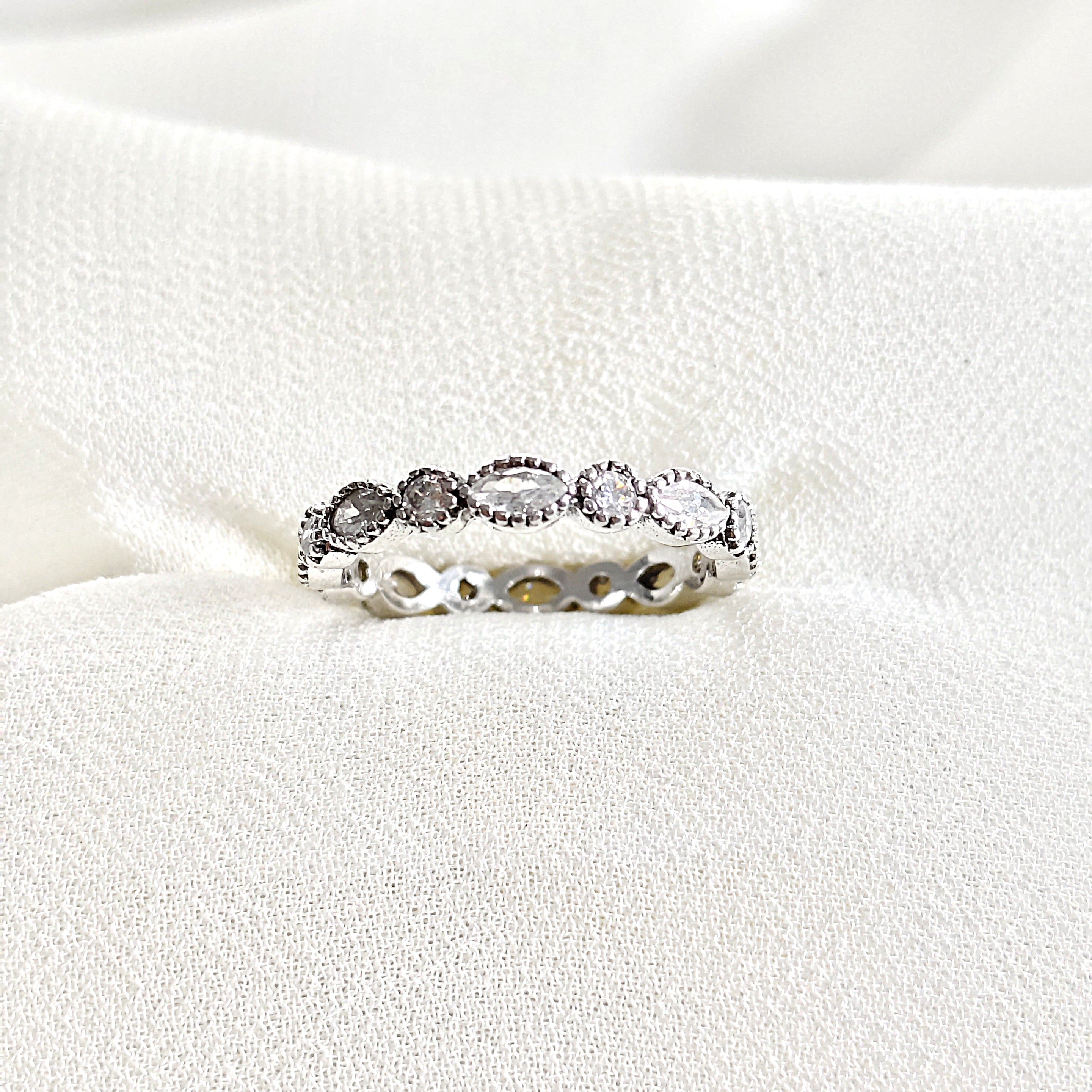 Bague en argent 925 “Élégance Éternelle” – Zircons taille baguette Bague en argent 925 “Élégance Éternelle” – Zircons taille baguette