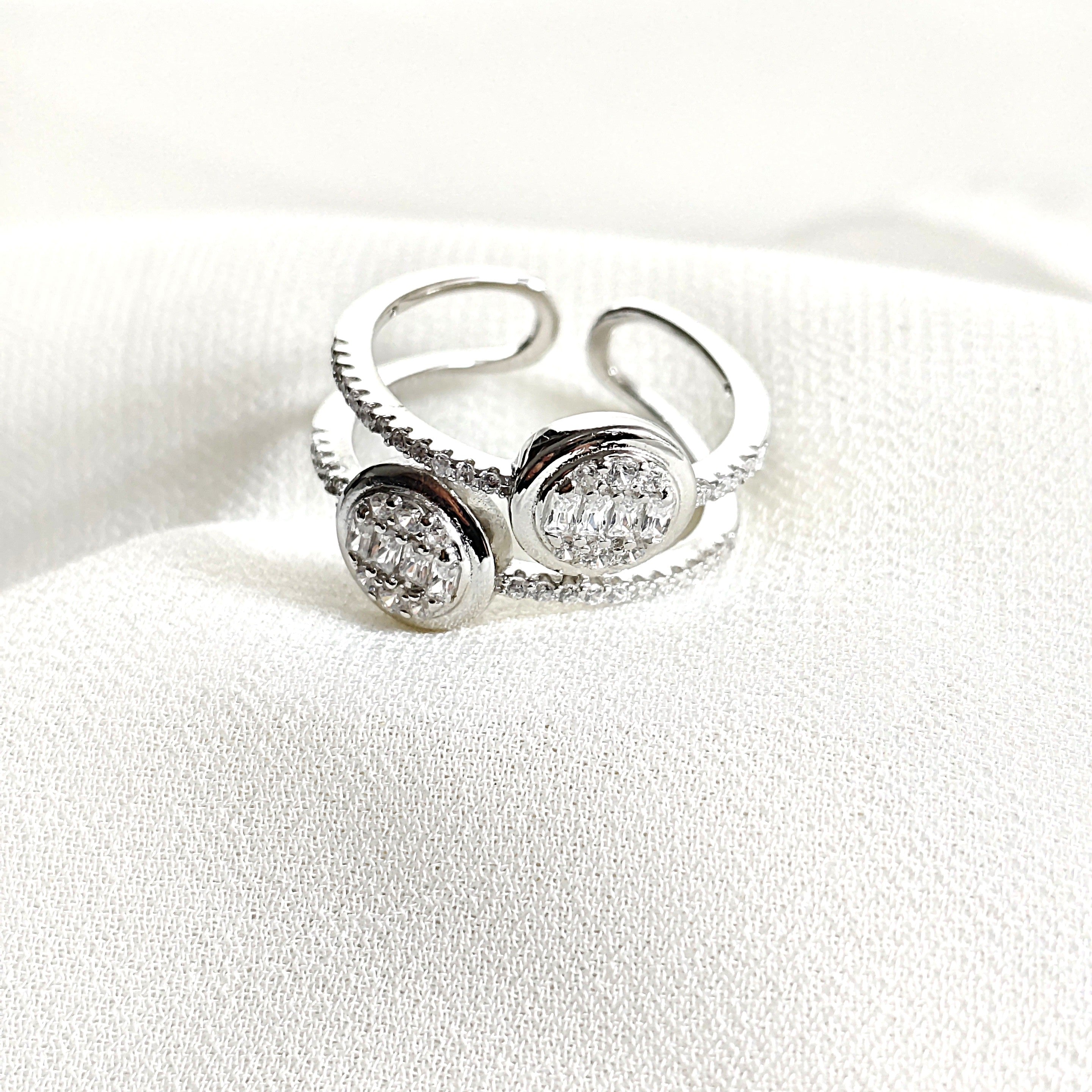 Bague en argent 925 “Double Éclat” – Design ouvert serti de zircons Bague en argent 925 “Double Éclat” – Design ouvert serti de zircons