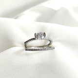 Duo de bagues en argent 925 “Éclat d’Amour” – Solitaire et alliance pavée Duo de bagues en argent 925 “Éclat d’Amour” – Solitaire et alliance pavée