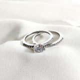 Duo de bagues en argent 925 “Éclat d’Amour” – Solitaire et alliance pavée Duo de bagues en argent 925 “Éclat d’Amour” – Solitaire et alliance pavée
