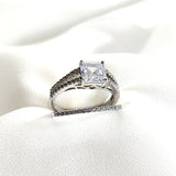 Bague en argent 925 “Royale Éternité” – Duo serti d’un zircon carré étincelant Bague en argent 925 “Royale Éternité” – Duo serti d’un zircon carré étincelant