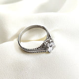 Bague en argent 925 “Élégance Vintage” – Solitaire zircon au style royal Bague en argent 925 “Élégance Vintage” – Solitaire zircon au style royal