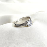 Bague en argent 925 “Élégance Vintage” – Solitaire zircon au style royal Bague en argent 925 “Élégance Vintage” – Solitaire zircon au style royal