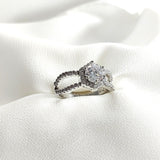 Bague en argent 925 Étreinte Éternelle – Solitaire zircon au design entrelacé Bague en argent 925 Étreinte Éternelle – Solitaire zircon au design entrelacé