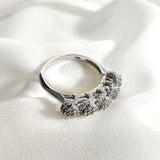 Bague en argent 925 “Élégance Florale” – Sertie de zircons scintillants Bague en argent 925 “Élégance Florale” – Sertie de zircons scintillants
