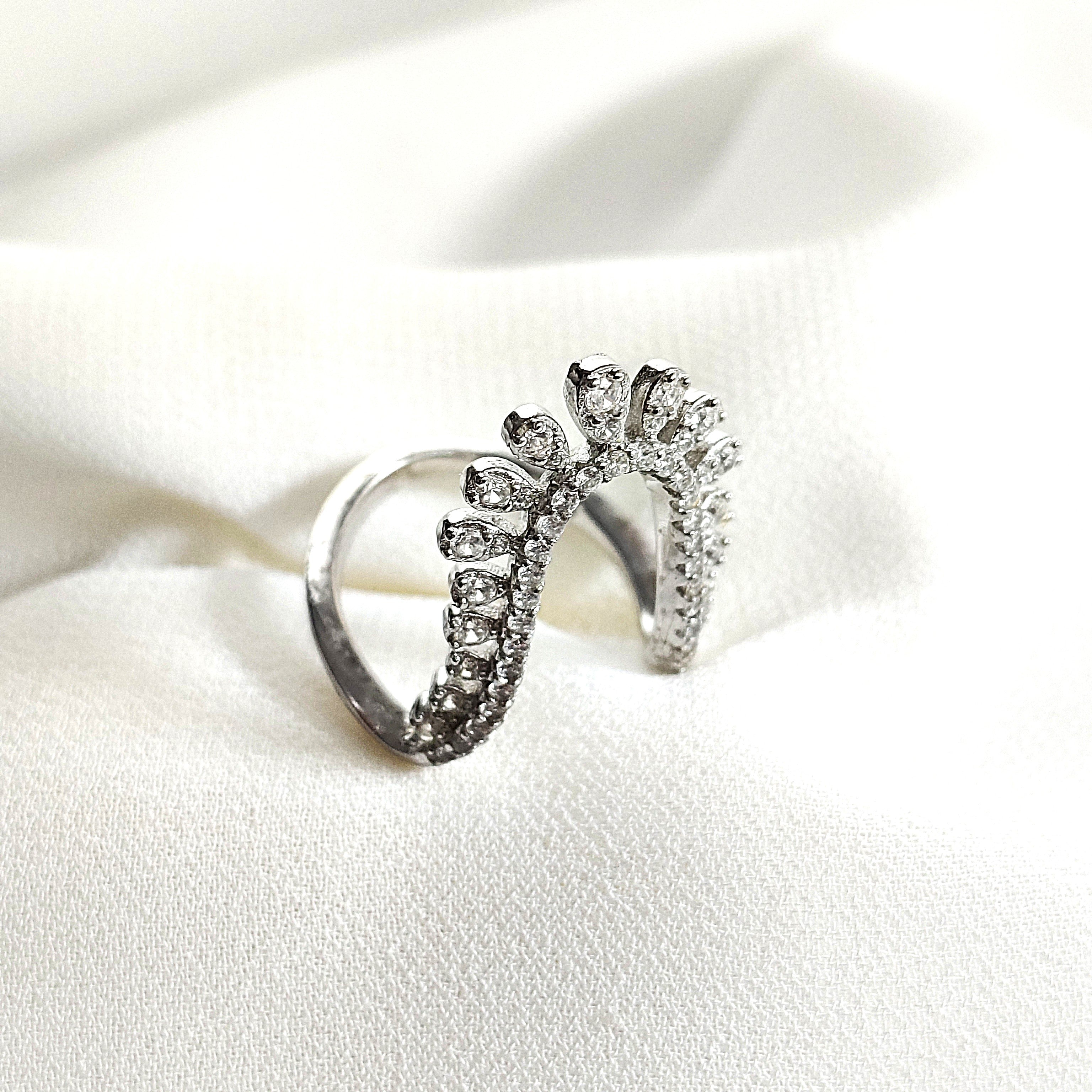 Bague en argent 925 “Couronne d’Éclat” – Anneau ouvert orné de zircons scintillants Bague en argent 925 “Couronne d’Éclat” – Anneau ouvert orné de zircons scintillants