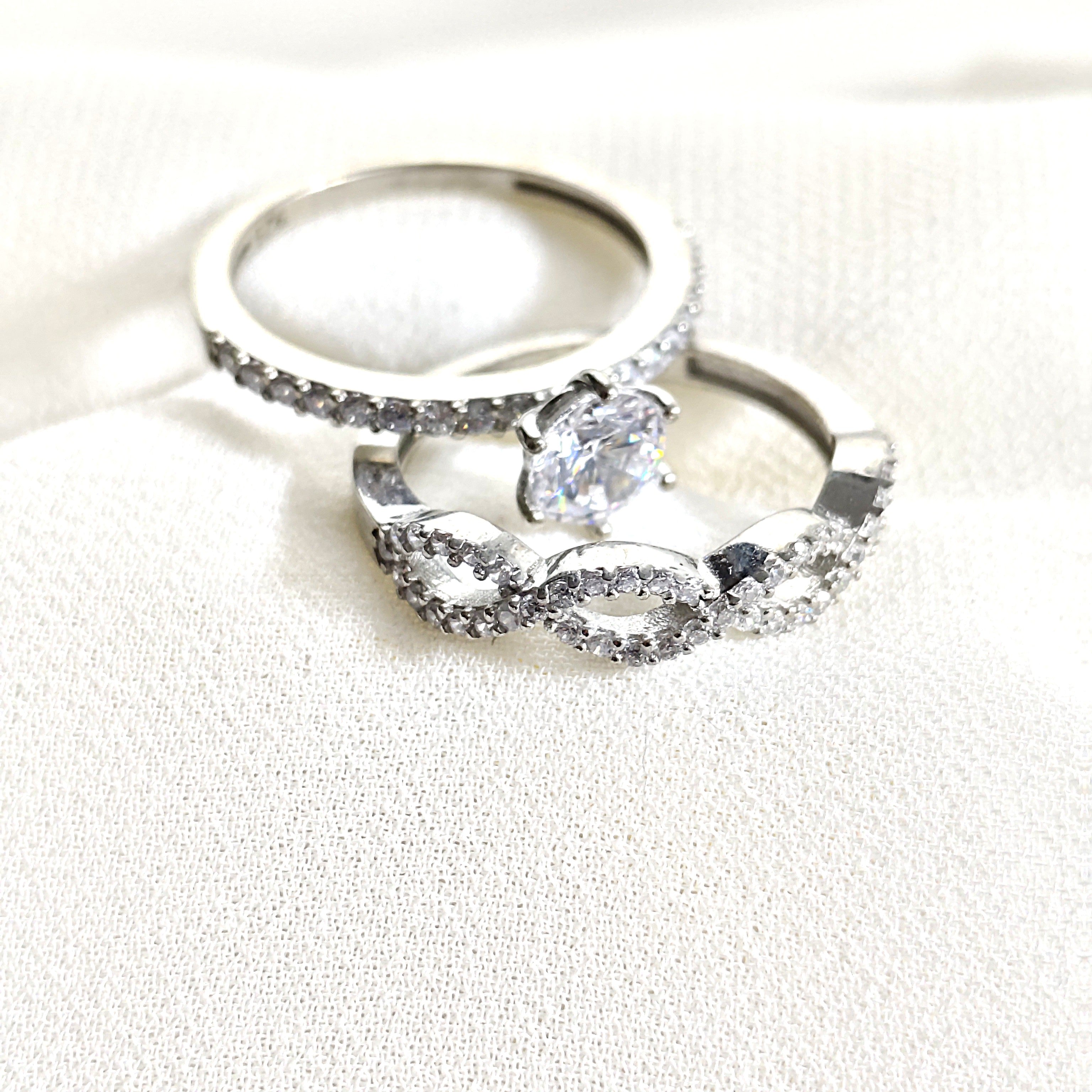 Bague en argent 925 “Éternité Brillante” – Duo d’alliance et solitaire en zircon Bague en argent 925 “Éternité Brillante” – Duo d’alliance et solitaire en zircon