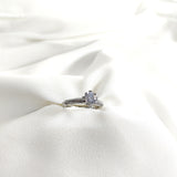 Bague en argent 925 “Éclat Royal” – Solitaire serti de zircons étincelants Bague en argent 925 “Éclat Royal” – Solitaire serti de zircons étincelants