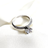 Bague en argent 925 “Éclat Royal” – Solitaire serti de zircons étincelants Bague en argent 925 “Éclat Royal” – Solitaire serti de zircons étincelants