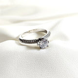 Bague en argent 925 “Éclat Royal” – Solitaire serti de zircons étincelants Bague en argent 925 “Éclat Royal” – Solitaire serti de zircons étincelants