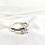 Bague en argent 925 “Éclat Royal” – Solitaire serti de zircons étincelants Bague en argent 925 “Éclat Royal” – Solitaire serti de zircons étincelants