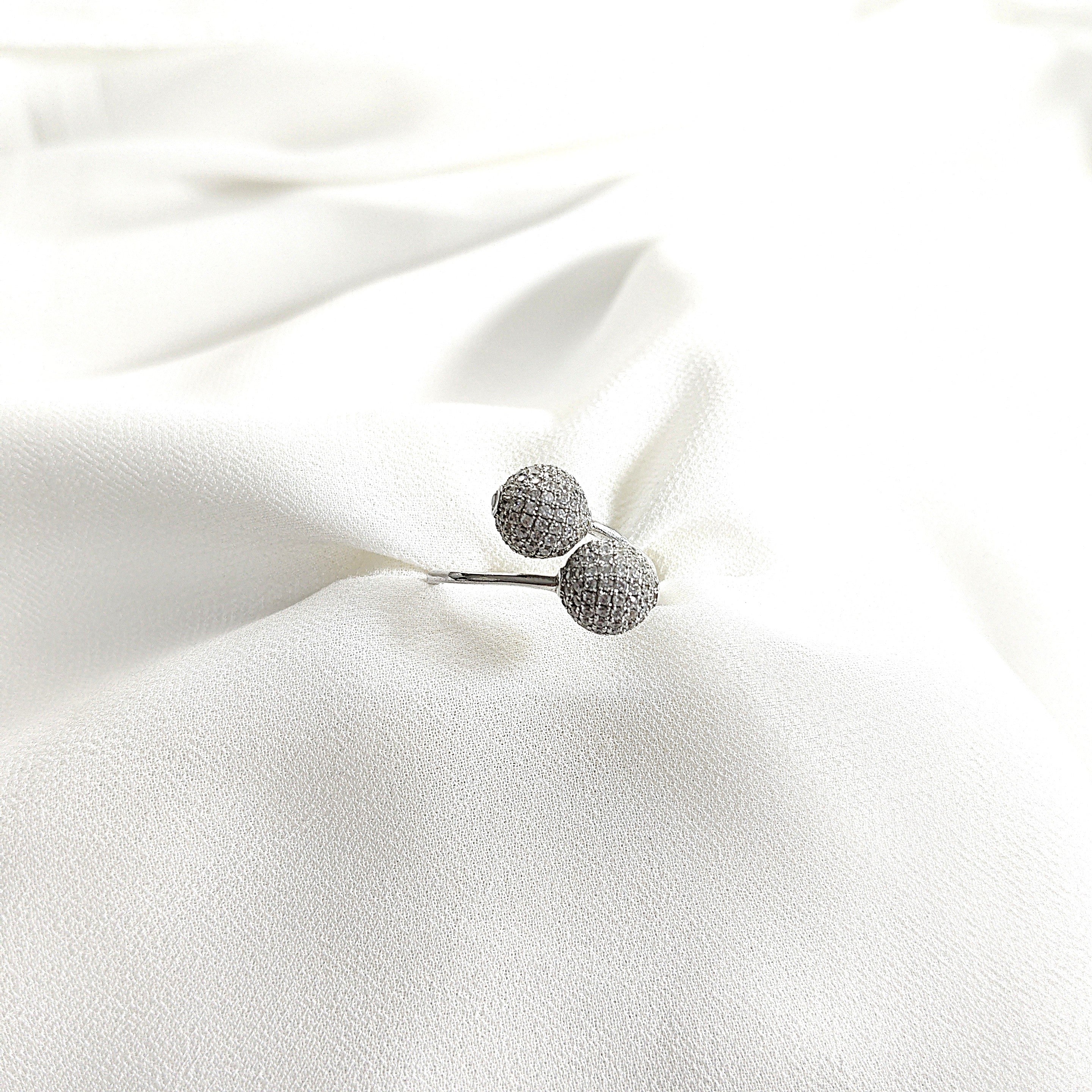 Bague en argent 925 “Duo d’Éclat” – Sphères pavées de zircons scintillants Bague en argent 925 “Duo d’Éclat” – Sphères pavées de zircons scintillants