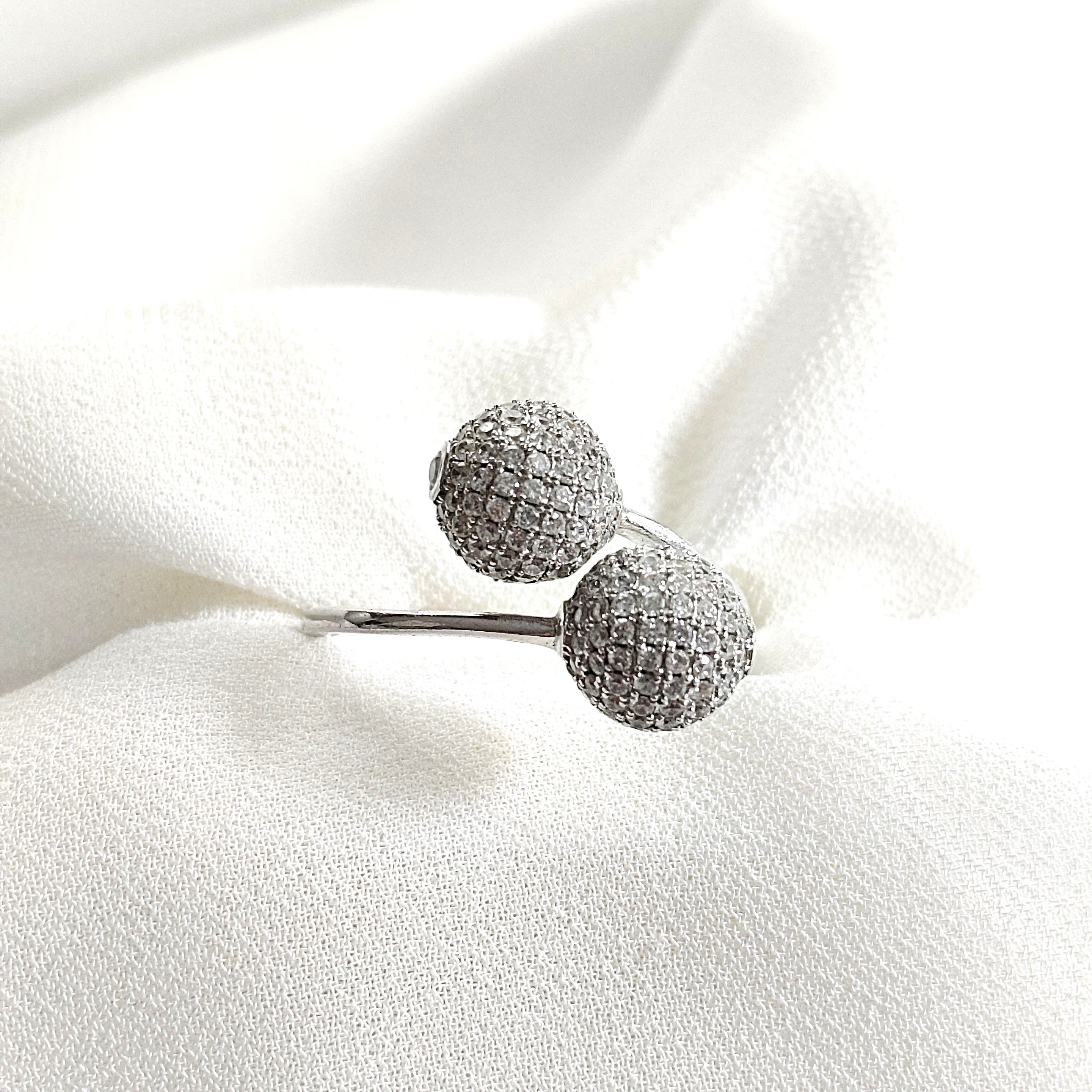 Bague en argent 925 “Duo d’Éclat” – Sphères pavées de zircons scintillants Bague en argent 925 “Duo d’Éclat” – Sphères pavées de zircons scintillants