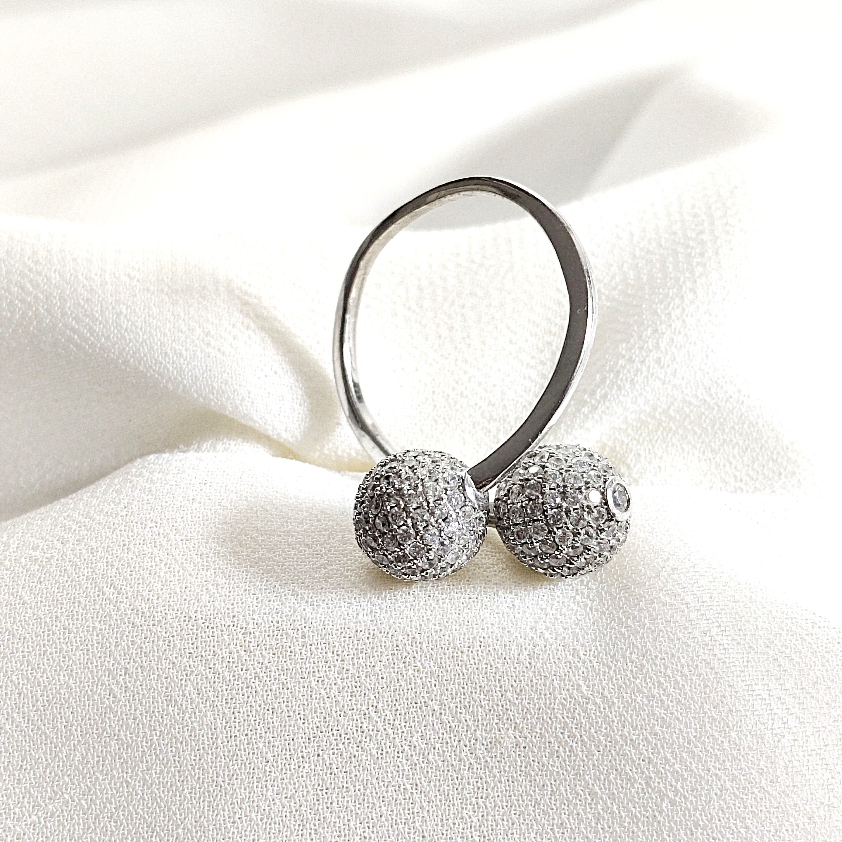 Bague en argent 925 “Duo d’Éclat” – Sphères pavées de zircons scintillants Bague en argent 925 “Duo d’Éclat” – Sphères pavées de zircons scintillants