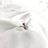 Bague en argent 925 “Équilibre Moderne” – Double sphère pavée de zircons Bague en argent 925 “Équilibre Moderne” – Double sphère pavée de zircons