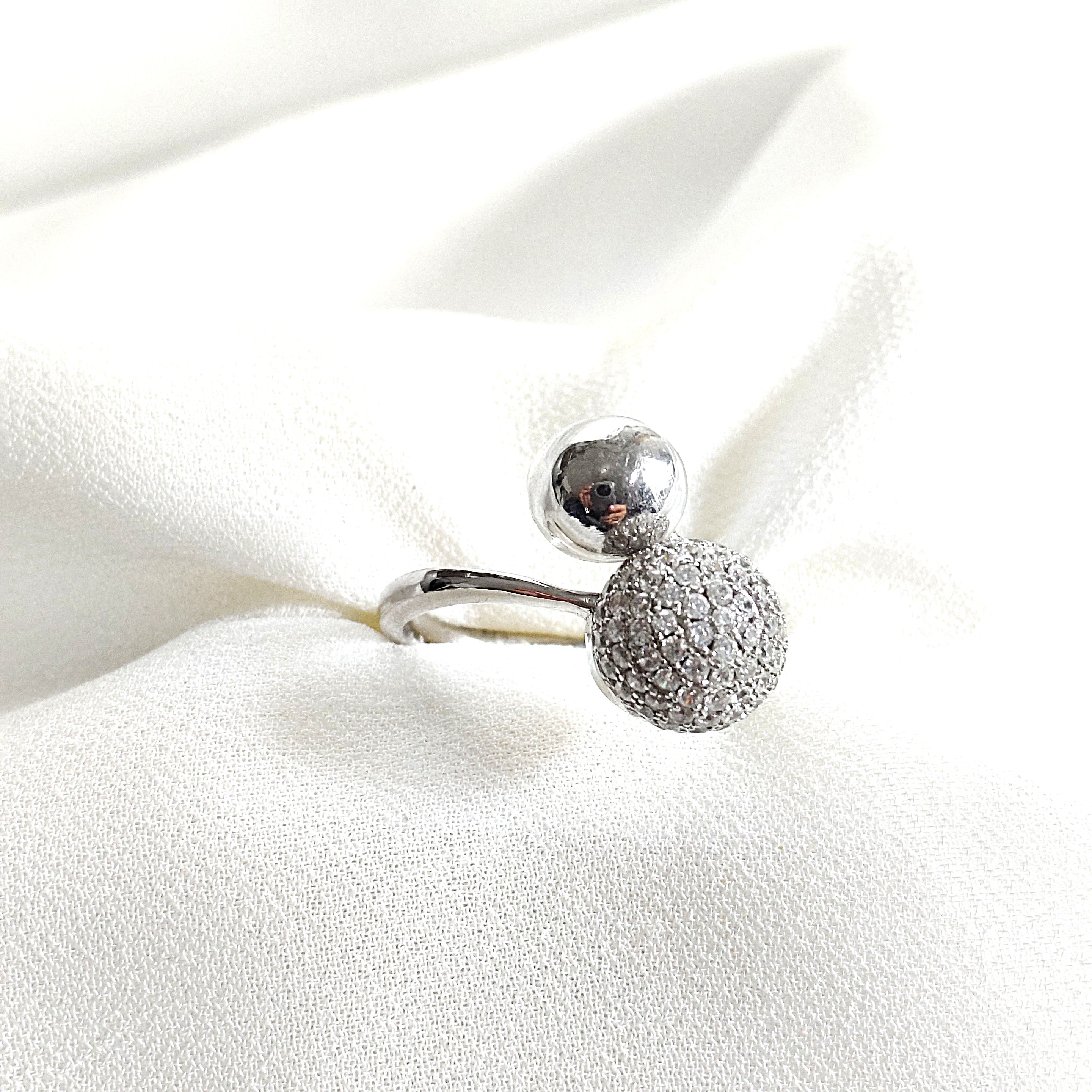 Bague en argent 925 “Équilibre Moderne” – Double sphère pavée de zircons Bague en argent 925 “Équilibre Moderne” – Double sphère pavée de zircons